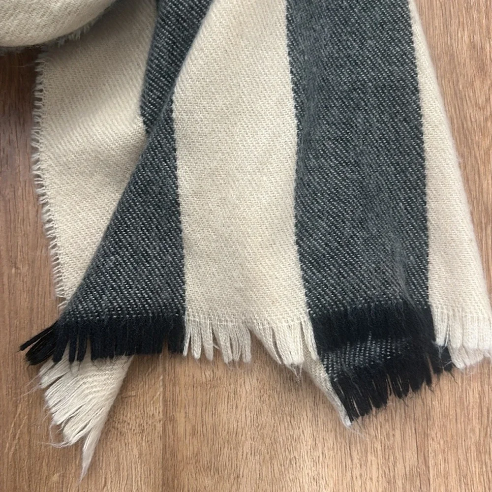 Urban Outfitters Silence +‎ Noise Black and Cream Scarf